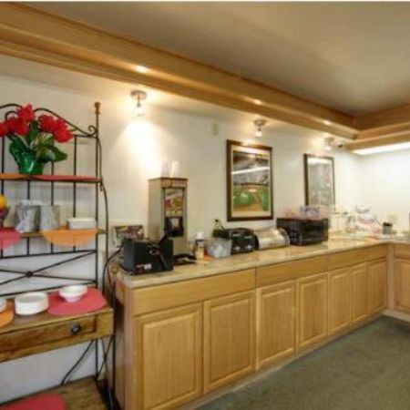 Americas Best Value Inn Oklahoma City South Bagian luar foto